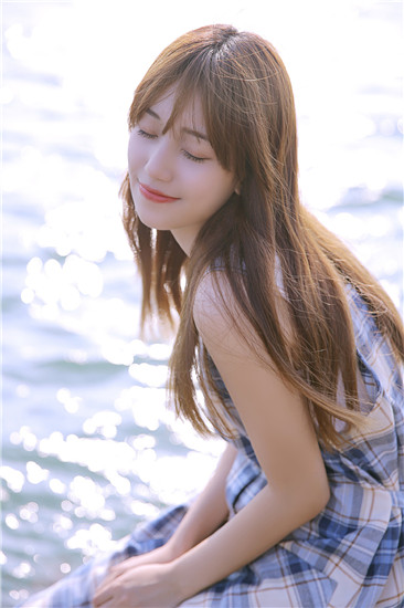 杨幂浴袍秀事业线